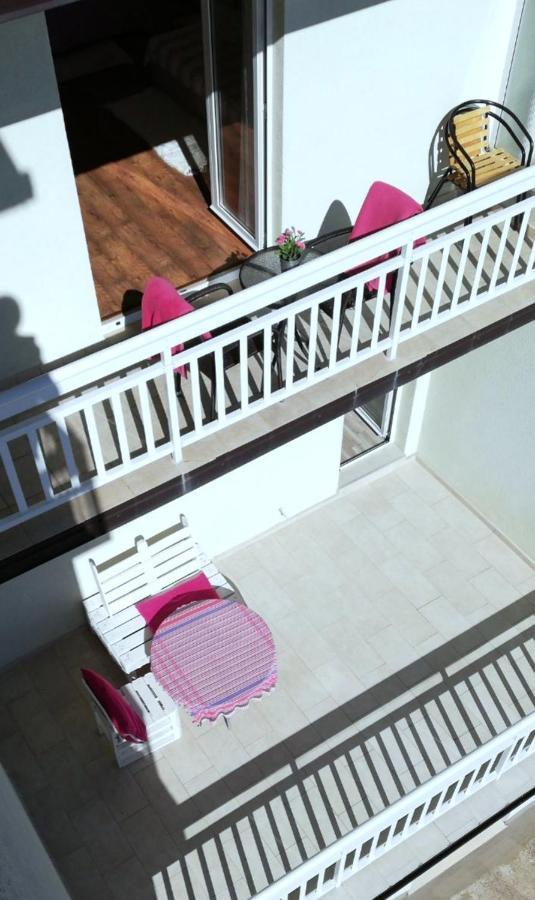 Apartmani Lezenic Dada 内乌姆 外观 照片