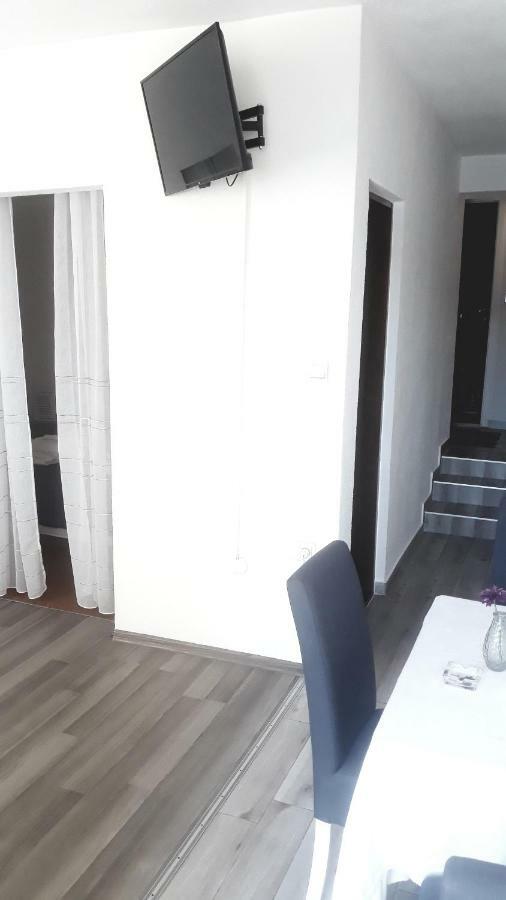 Apartmani Lezenic Dada 内乌姆 外观 照片